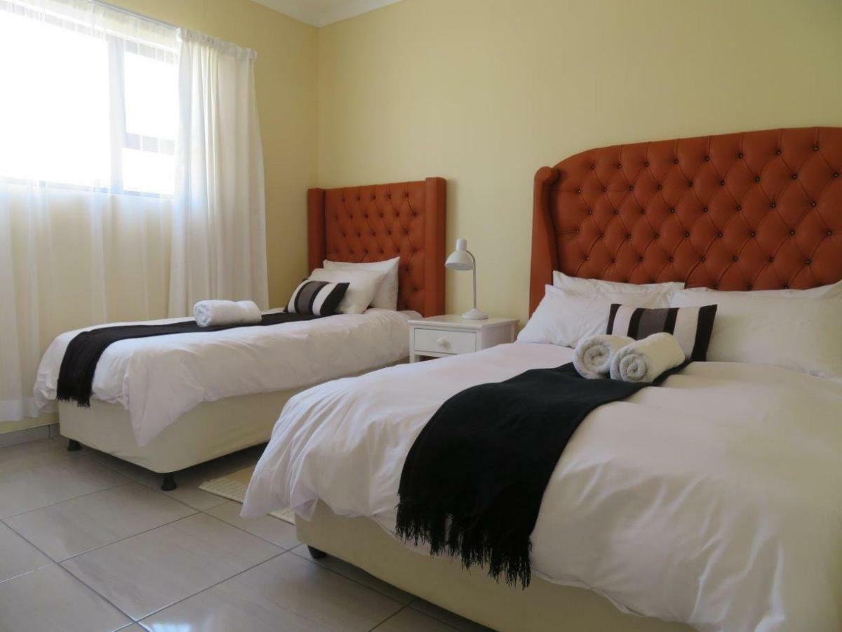 Timo'S Guesthouse Accommodation Lüderitz 外观 照片